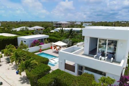 Oceanside 2 Bedroom Luxury Villa With Private Pool, 500Ft From Long Bay Beach -V3 普罗维登西亚莱斯岛 外观 照片
